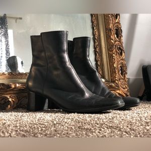 Nine West Heeled Leather Booties. 6M, Black